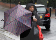 FEATURE - Feuchtes Wetter in London vor den Feierlichkeiten zum Platinjubiläum der Königin