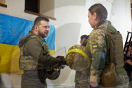NEWS - Ukraine-Krieg: Der ukrainische Präsident Zelenskyy reist an die Front in der Region Charkiw