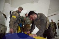 NEWS - Ukraine-Krieg: Der ukrainische Präsident Zelenskyy reist an die Front in der Region Charkiw