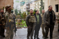 NEWS - Ukraine-Krieg: Der ukrainische Präsident Zelenskyy reist an die Front in der Region Charkiw