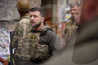 NEWS - Ukraine-Krieg: Der ukrainische Präsident Zelenskyy reist an die Front in der Region Charkiw