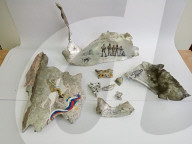 NEWS - Ukraine-Krieg: Kunststudenten aus Lwiw verwandeln russische Raketensplitter in Kunstwerke