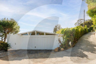 PEOPLE - Emma Stone, die für ihre Rolle in "La La Land" bekannt ist, bietet ihr Haus in Malibu für 4,29 Millionen Dollar an