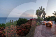 PEOPLE - Emma Stone, die für ihre Rolle in "La La Land" bekannt ist, bietet ihr Haus in Malibu für 4,29 Millionen Dollar an
