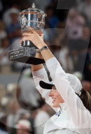 TENNIS - Roland Garros 2022: Die Polin Iga Swiatek feiert ihren Sieg gegen die US-Amerikanerin Coco Gauff