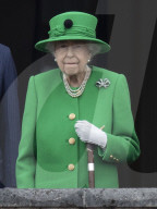 ROYALS - Platinum Jubilee: Zum Abschluss winkt die Queen 