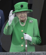 ROYALS - Platinum Jubilee: Zum Abschluss winkt die Queen 