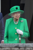 ROYALS - Platinum Jubilee: Zum Abschluss winkt die Queen 