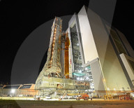 NEWS - Die NASA bringt die SLS-Rakete zu ihrem Startkomplex im Kennedy Space Center