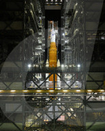 NEWS - Die NASA bringt die SLS-Rakete zu ihrem Startkomplex im Kennedy Space Center
