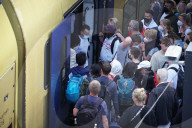 NEWS - Neun-Euro-Ticket am Pfingstwochenende: Volle Bahnsteige und keine Fahrradmitnahme am Hamburger Hauptbahnhof