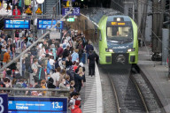 NEWS - Neun-Euro-Ticket am Pfingstwochenende: Volle Bahnsteige und keine Fahrradmitnahme am Hamburger Hauptbahnhof