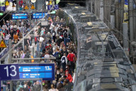 NEWS - Neun-Euro-Ticket am Pfingstwochenende: Volle Bahnsteige und keine Fahrradmitnahme am Hamburger Hauptbahnhof