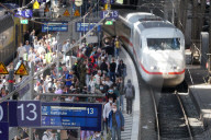 NEWS - Neun-Euro-Ticket am Pfingstwochenende: Volle Bahnsteige und keine Fahrradmitnahme am Hamburger Hauptbahnhof