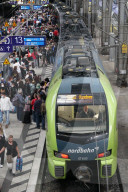 NEWS - Neun-Euro-Ticket am Pfingstwochenende: Volle Bahnsteige und keine Fahrradmitnahme am Hamburger Hauptbahnhof