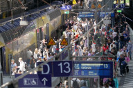 NEWS - Neun-Euro-Ticket am Pfingstwochenende: Volle Bahnsteige und keine Fahrradmitnahme am Hamburger Hauptbahnhof