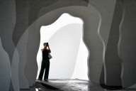 NEWS -  Installation "Divided Layers" von Daniel Arsham im Innenhof des Senatsgebäudes in Mailans