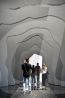 NEWS -  Installation "Divided Layers" von Daniel Arsham im Innenhof des Senatsgebäudes in Mailans