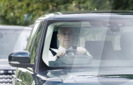 ROYALS - Prinz Andrew kommt auf Schloss Windsor an