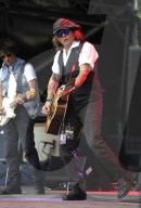 PEOPLE - Johnny Depp tritt in einem Konzert in Helsinki auf
