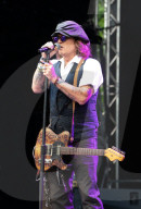 PEOPLE - Johnny Depp tritt in einem Konzert in Helsinki auf
