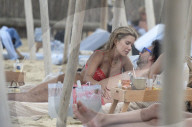 PEOPLE - Sylvie Meis geniesst einen Strandtag in St. Tropez mit ihrem Mann 