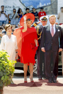 ROYALS - Die holländischen Royals landen bei windigem Wetter in Wien