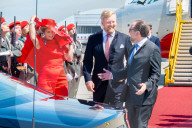 ROYALS - Die holländischen Royals landen bei windigem Wetter in Wien