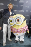 PEOPLE - Thomas Gottschalk mit Freundin Karina Mross bei der Premiere des Kinofilms "Minions - Auf der Suche nach dem Mini-Boss"