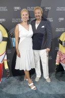 PEOPLE - Thomas Gottschalk mit Freundin Karina Mross bei der Premiere des Kinofilms "Minions - Auf der Suche nach dem Mini-Boss"