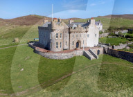 FEATURE - Zu verkaufen: Ein schlossartiges Herrenhaus auf seiner eigenen Privatinsel bei den Shetland Islands