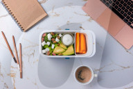 FEATURE - Solarbetriebene Lunchboxen halten das Essen warm oder kühl, je nachdem, was auf dem Speiseplan steht
