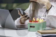 FEATURE - Solarbetriebene Lunchboxen halten das Essen warm oder kühl, je nachdem, was auf dem Speiseplan steht
