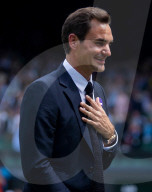 TENNIS - Wimbledon: Roger Federer auf dem Centre Court bei den Feierlichkeiten zum hundertjährigen Bestehen