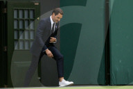 TENNIS - Wimbledon: Roger Federer auf dem Centre Court bei den Feierlichkeiten zum hundertjährigen Bestehen