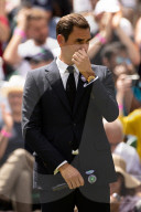 TENNIS - Wimbledon: Roger Federer auf dem Centre Court bei den Feierlichkeiten zum hundertjährigen Bestehen