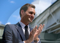 TENNIS - Wimbledon: Roger Federer auf dem Centre Court bei den Feierlichkeiten zum hundertjährigen Bestehen
