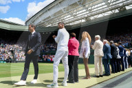 TENNIS - Wimbledon: Roger Federer auf dem Centre Court bei den Feierlichkeiten zum hundertjährigen Bestehen