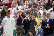 TENNIS - Wimbledon: Roger Federer auf dem Centre Court bei den Feierlichkeiten zum hundertjährigen Bestehen