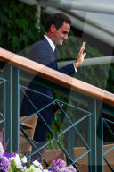 TENNIS - Wimbledon: Roger Federer auf dem Centre Court bei den Feierlichkeiten zum hundertjährigen Bestehen