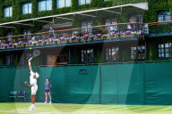 TENNIS - Wimbledon: Roger Federer auf dem Centre Court bei den Feierlichkeiten zum hundertjährigen Bestehen