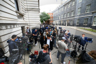 NEWS - GB: Medienvertreter versammeln sich vor dem Gebäude Downing Street Nr. 10 