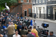NEWS - GB: Medienvertreter versammeln sich vor dem Gebäude Downing Street Nr. 10 