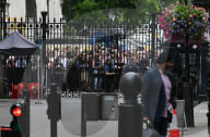 NEWS - GB: Medienvertreter versammeln sich vor dem Gebäude Downing Street Nr. 10 