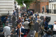 NEWS - GB: Medienvertreter versammeln sich vor dem Gebäude Downing Street Nr. 10 