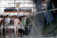 NEWS -  Lange Wartezeiten am Flughafen Köln Bonn