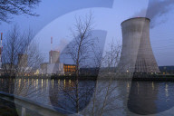 NEWS - Experten plädieren für die Abschaltung: Das Kernkraftwerk Tihange im belgischen Huy