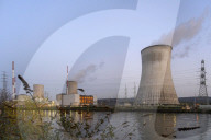 NEWS - Experten plädieren für die Abschaltung: Das Kernkraftwerk Tihange im belgischen Huy