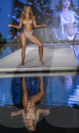 FEATURE - 2022 Sports Illustrated Badekleider Modeschau in Miami