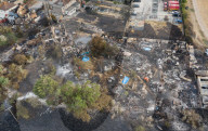 NEWS - Komplett vernichtet: Eine Wohnsiedlung in Wennington wurde ein Raub der Hitze-Flammen